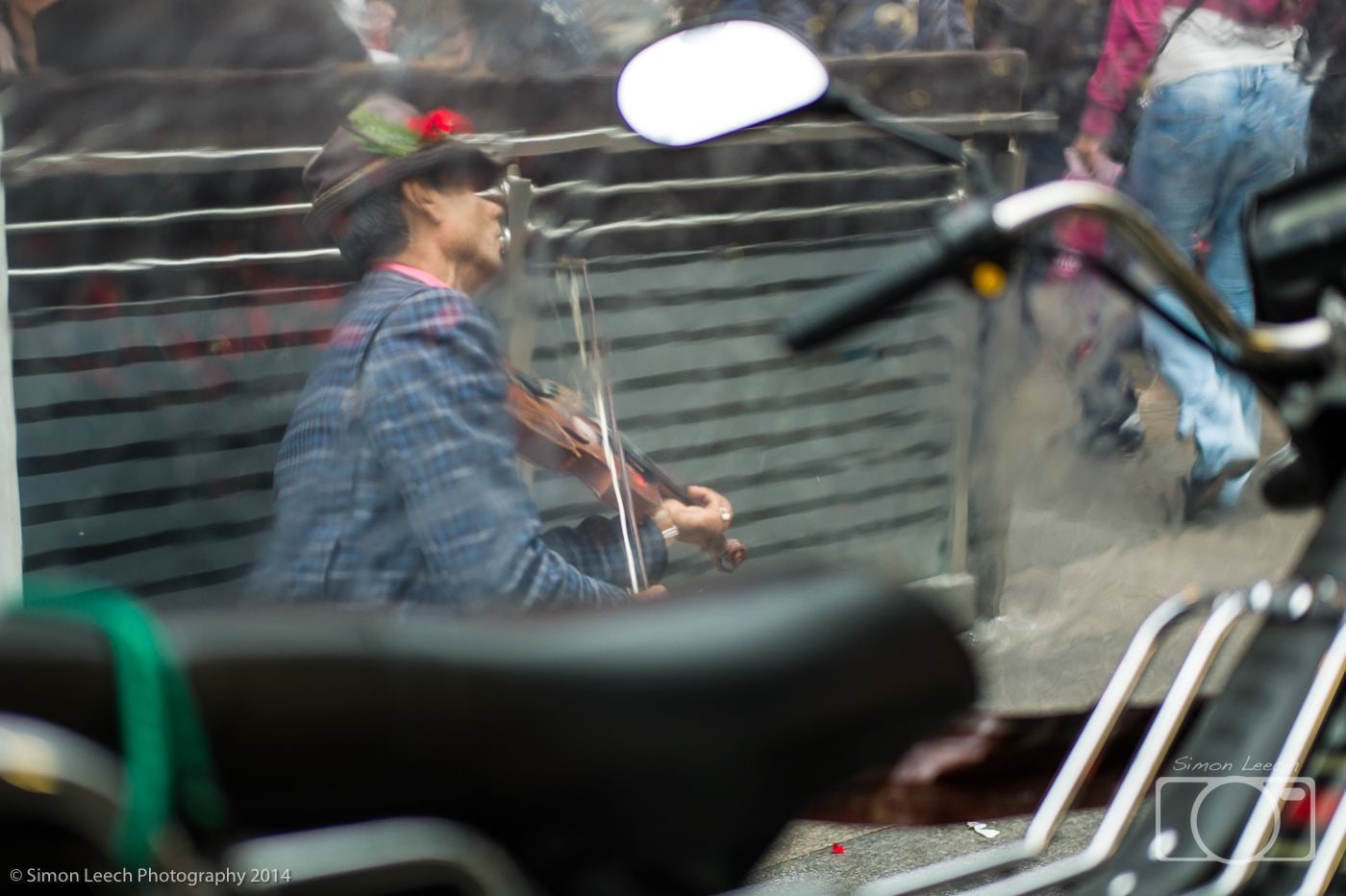 Sidewalk violinist